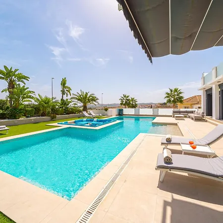 ヴィラ Villa Torremendo